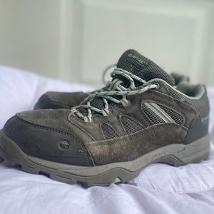 Women's size 9.5 HI-TEC Hiking shoes